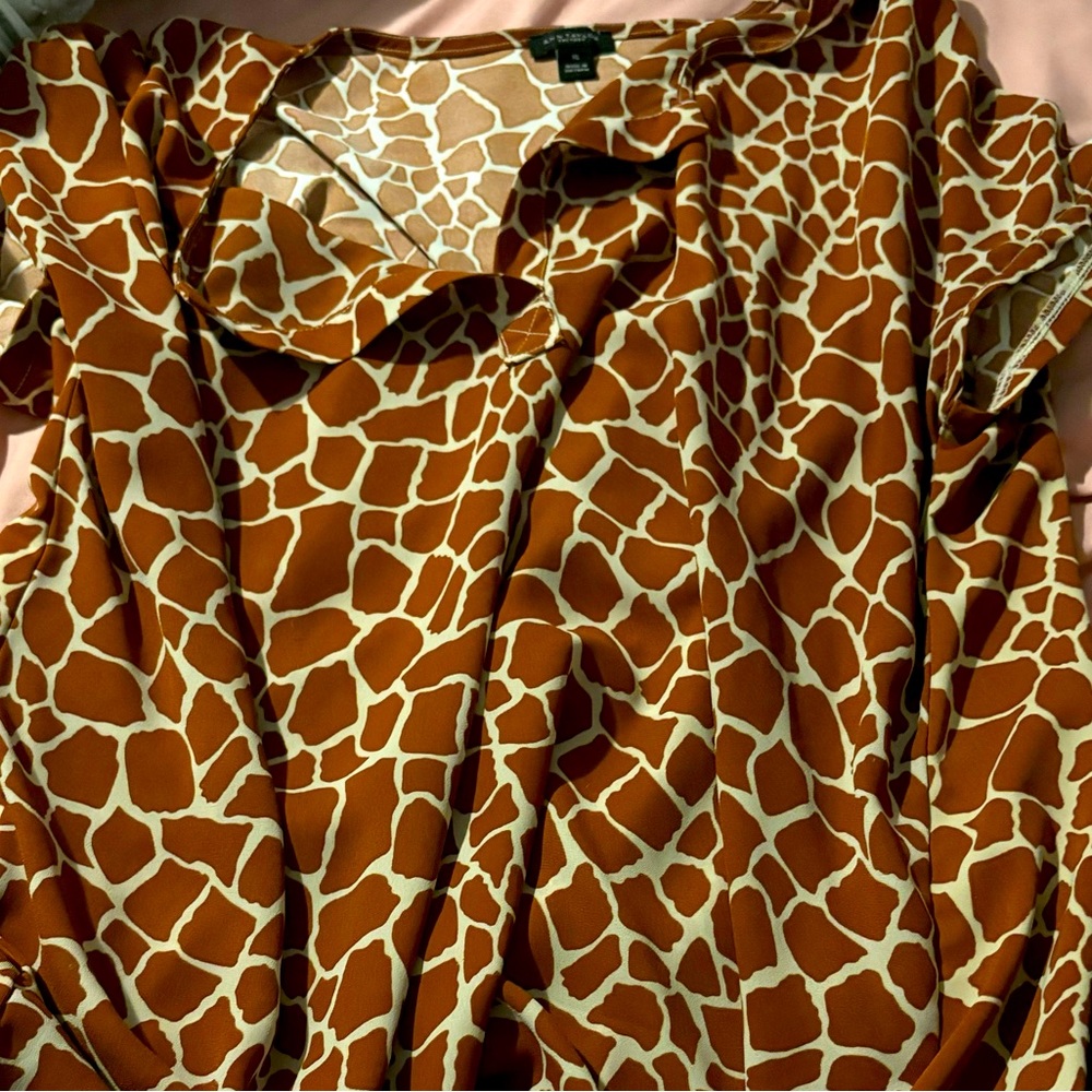 ANN TAYLOR giraffe print top
